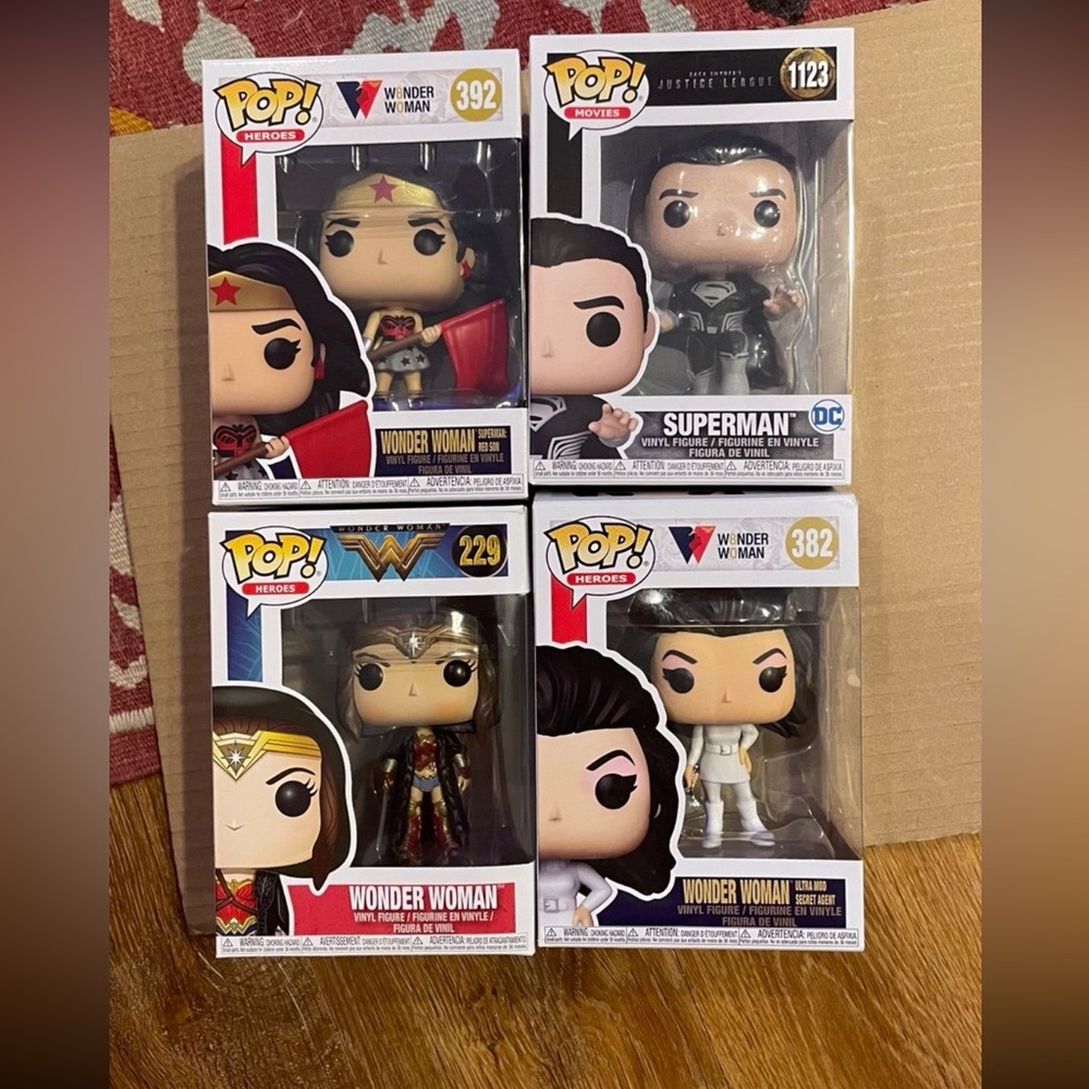 Wonder Woman and Superman Funko Pop Bundle